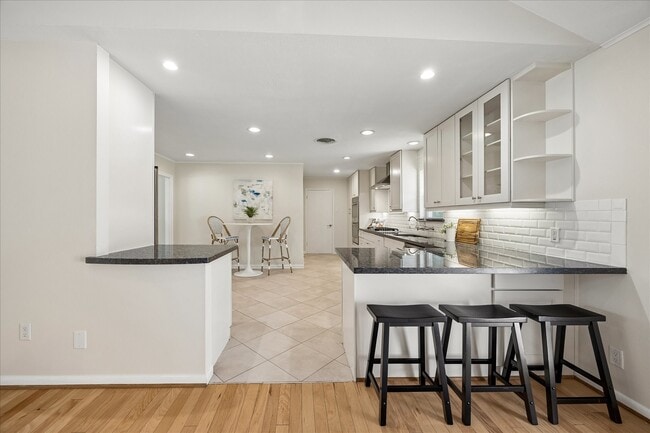 Photo - 8922 Springview Ln
