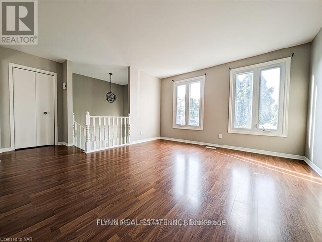 Photo - 164 Windsor St