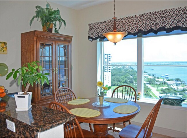 Photo - 2 Oceans W Blvd