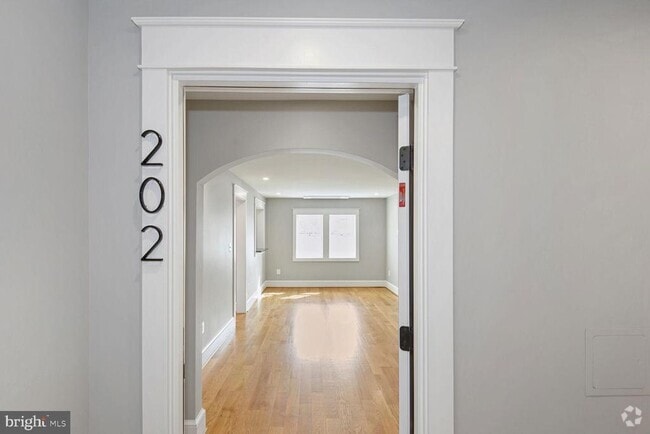 Building Photo - 11 S Madison St Unit 202 Rental
