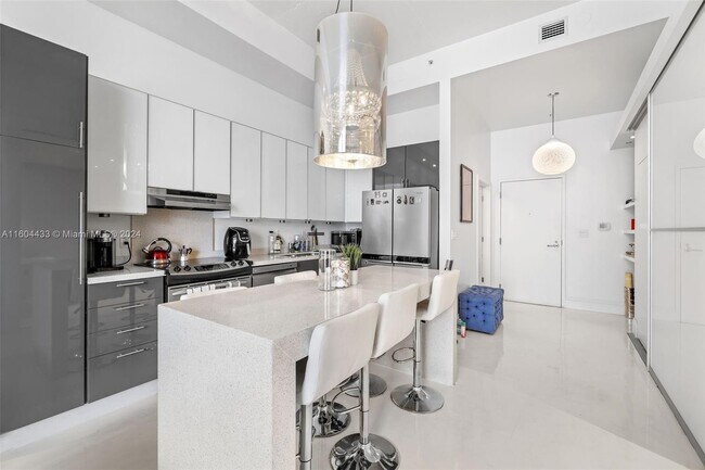 2001 Meridian Ave Unit 525