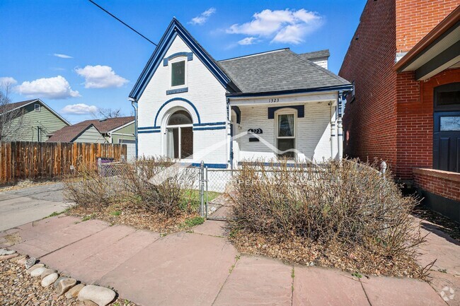 Building Photo - Charming Home with Washer/Dryer and Centra...