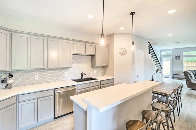 Photo - 4909 Sunflower St