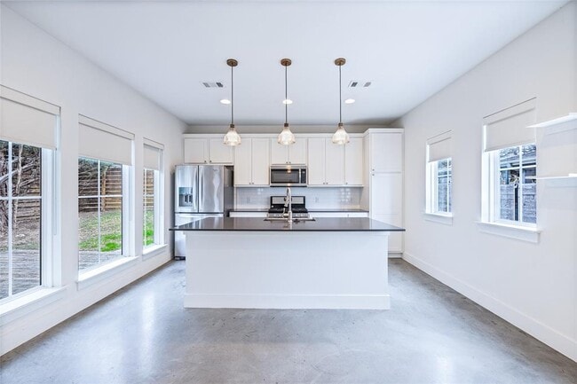 Photo - 1213 Eleanor St