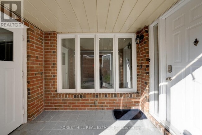 Photo - 300 Conley St