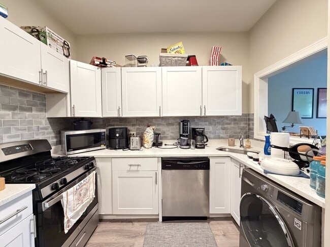 Photo - 844 W George St Unit J01P