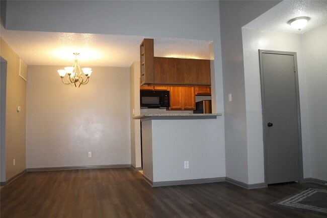 Photo - 2121 Hepburn St Unit 408