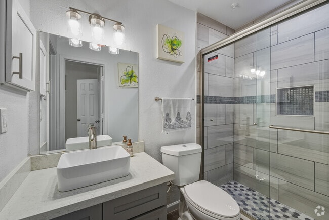 1 habitación, 1 baño - 750 pies cuadrados - Baño