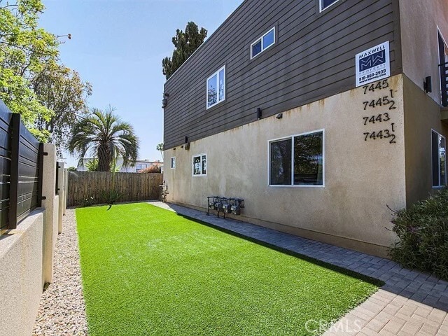 Building Photo - 7445 Troost Ave Unit 7445 1/2