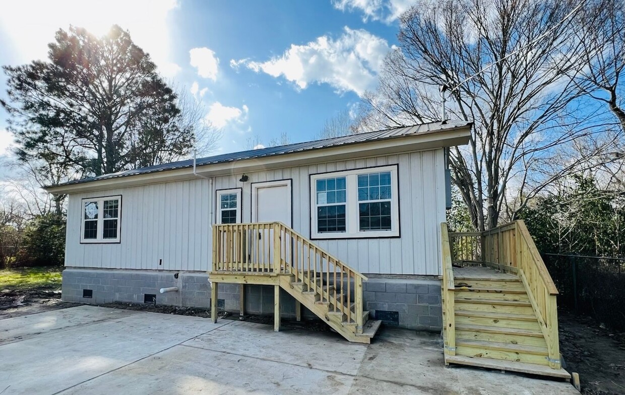 Photo - 1219 N 44th Street (4 Bed/2 Bath)