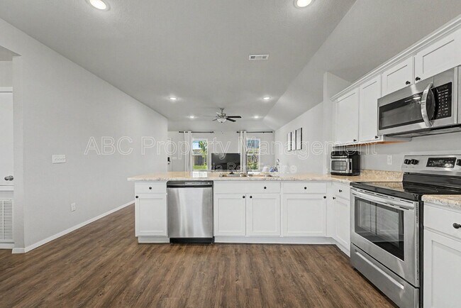 Photo - 946 E Sparrow Cir
