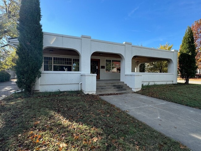 Building Photo - 1523 W Broadway Ave