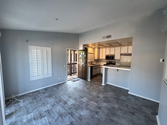 Photo - Bright & Spacious 1 Bedroom Apartment in Tustin!