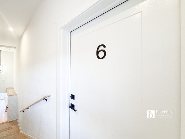 Photo - 1011 18th St NE Unit 6