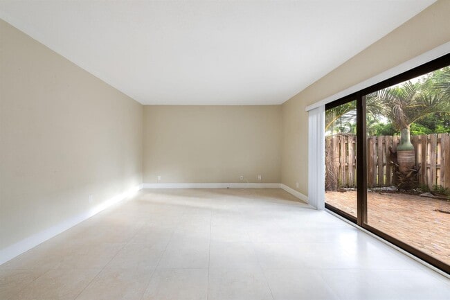 Photo - 2471 Waterside Dr