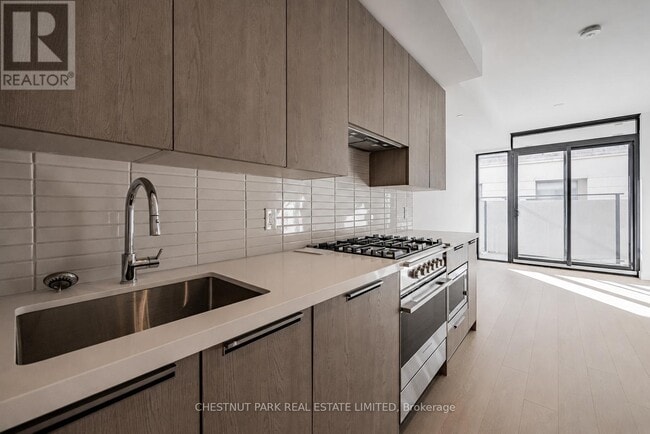 Photo - 160 Kingsway Crescent Unit 703