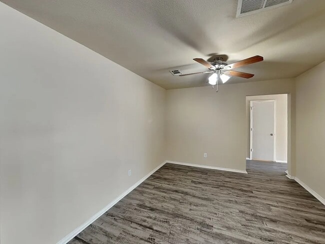 Photo - 5027 Raymond Dr