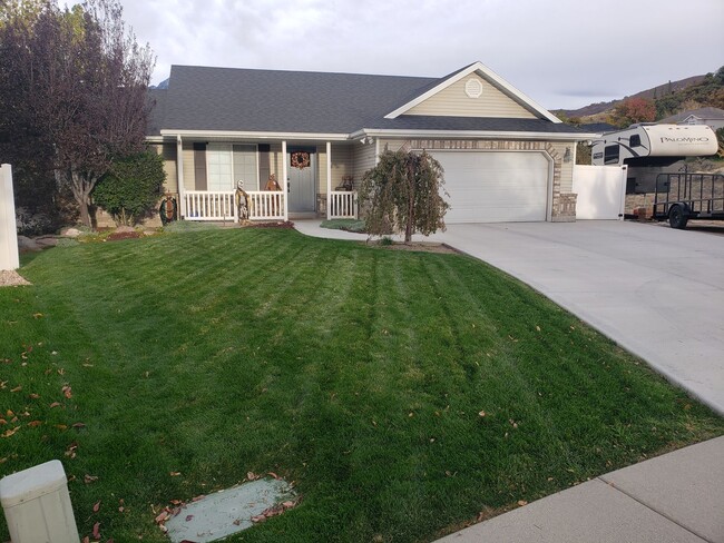 Building Photo - Beautiful Draper Home for Rent!