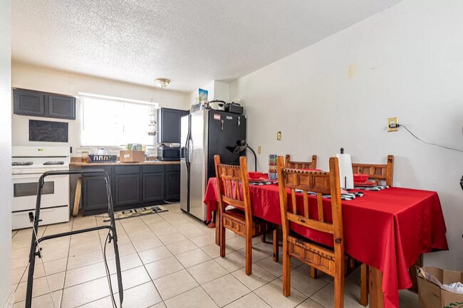 Photo - 2400 Annette St