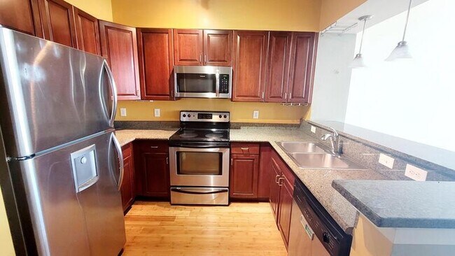 Photo - 1333 W Broad St Unidad 514