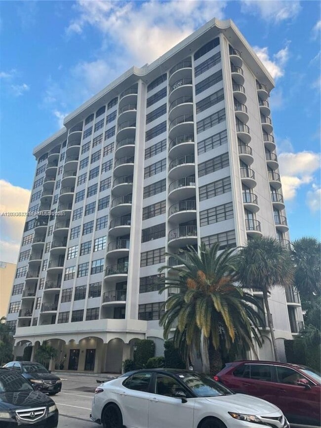 Building Photo - 66 Valencia Ave Unit PH2A