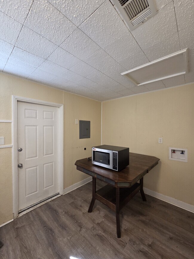 Photo - 401 W Dewey Ave House