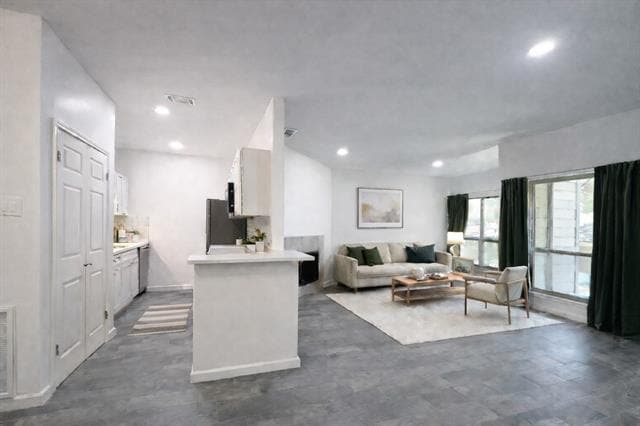 Building Photo - 9600 Royal Ln Unit 202