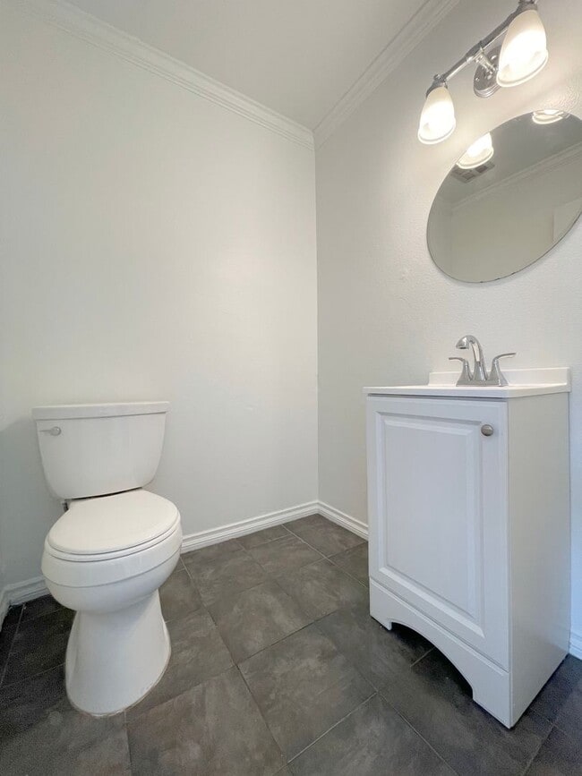 Photo - 3 Bed + 1.5 Bath + 2 Car Garage Unidad B