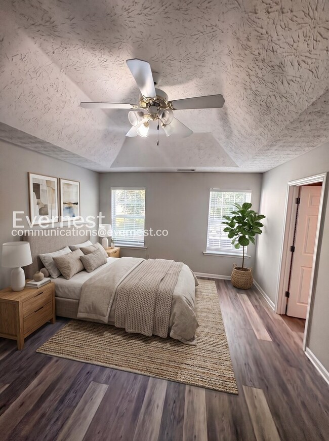 Photo - 4 Bed/2.5 Bath Home with Fenced Yard & Garage / Vouchers Accepted / Available Now!