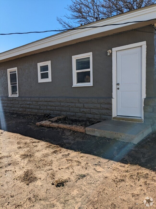 Building Photo - 2711 5th Ave Rental