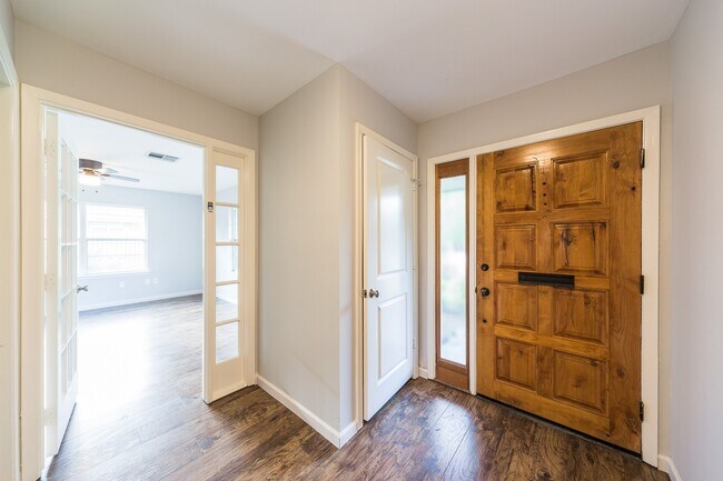 3627 Tartan Ln