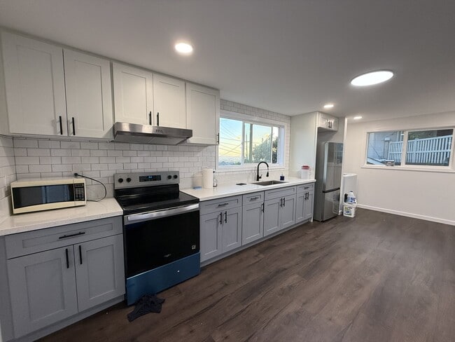 Building Photo - 2248 Makanani Dr