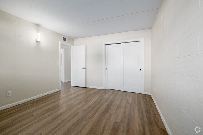 2BR, 1BA - 850SF - Bedroom