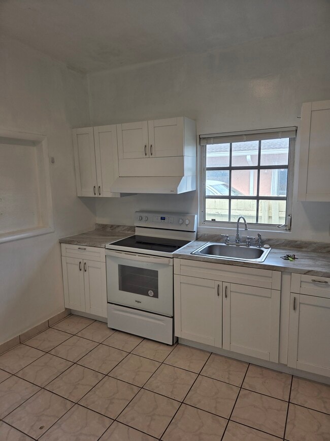 Photo - 2468 SW 16th St