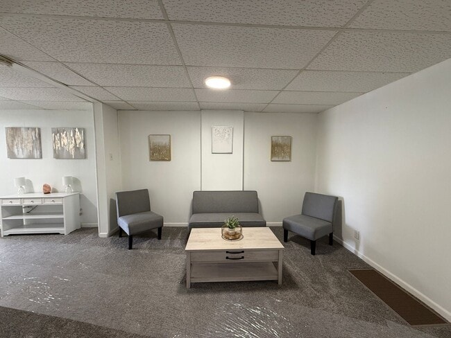 Photo - Don't miss out on this beautifully updated unit!