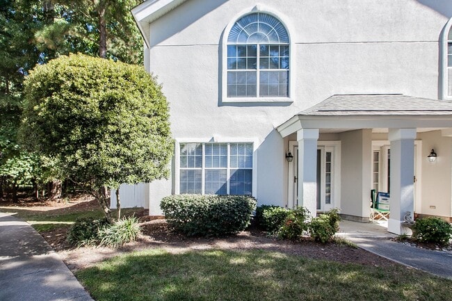 Building Photo - 2 Bedroom 2.5 Bathrooms in South Chesapeake