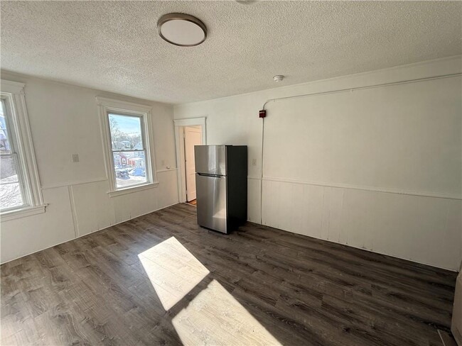 Photo - 251 Transit St