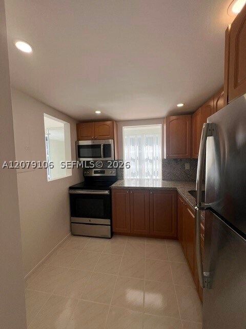 Building Photo - 17560 Atlantic Blvd Unit 514