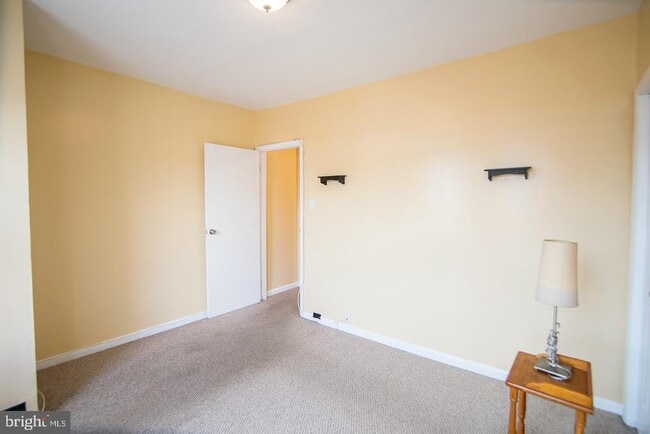 Photo - 2500 E Oakdale St