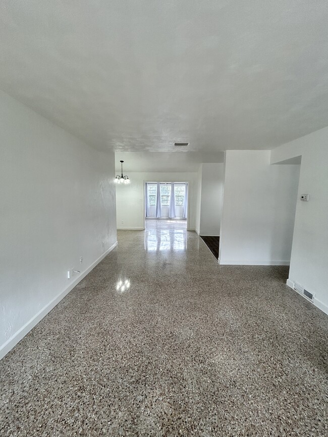 Photo - 14 Ronnie Cir