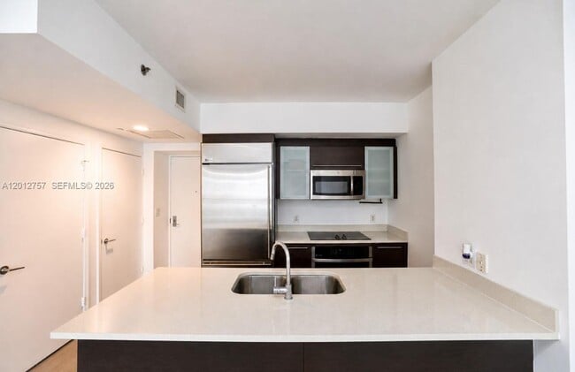 Photo - 500 Brickell Ave Unidad 2904