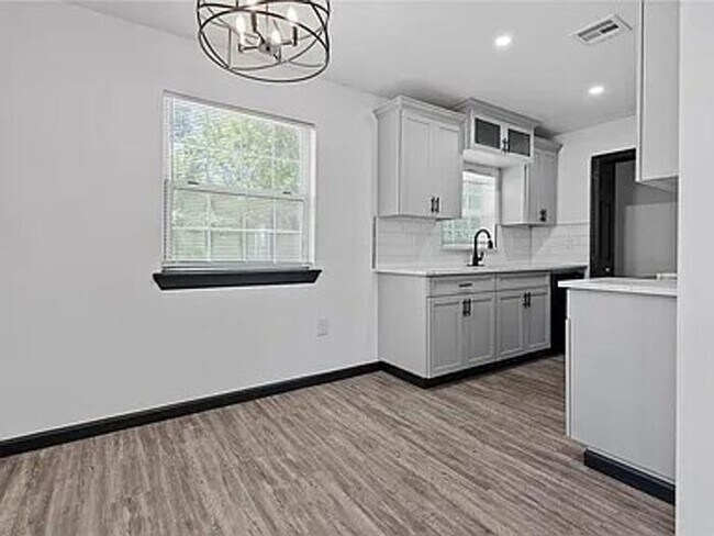 Photo - Beautifully Remodeled Home in the Upland A...