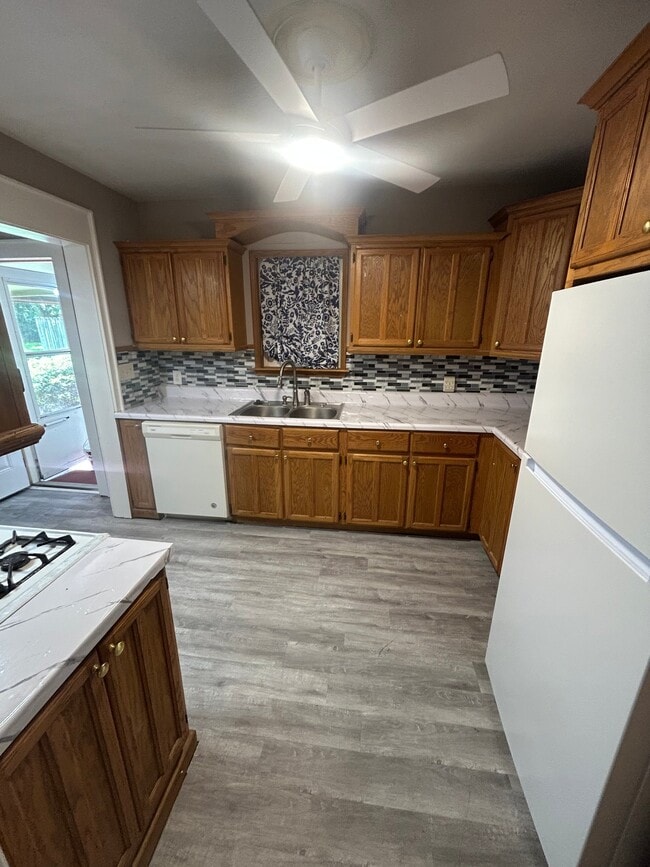 Building Photo - 13 Brantwood Dr