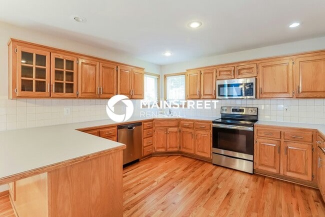 Photo - 4 Bedroom Pet-Friendly Home in Lee's Summi...