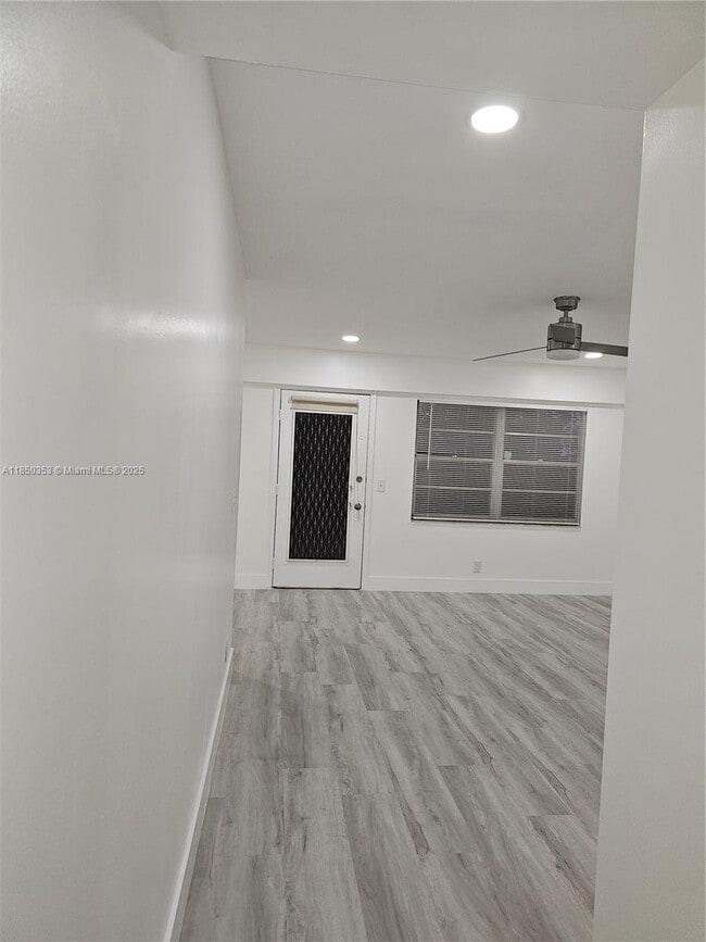 Photo - 13550 SW 6th Ct Unidad 413A