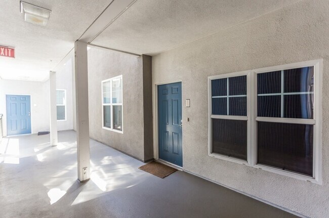 Photo - EPIC REA:  2BR/2B Beautiful Condo w/ 2 Parking Spaces in the Heart of Emeryville