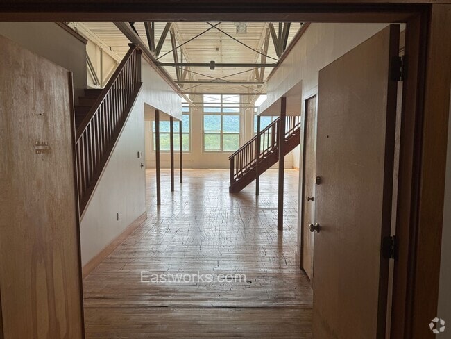 Building Photo - Eastworks: Light-filled studio with views ... Unit 403 Rental