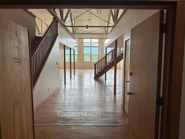 Eastworks: Light-filled studio with views ... - Eastworks: Light-filled studio with views ... Apartment Unit 403