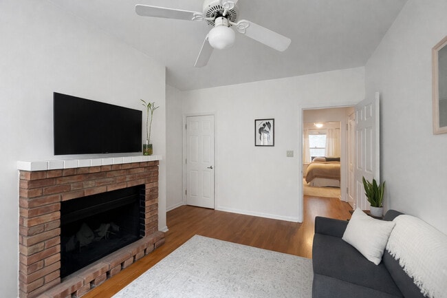 Photo - 677.5 W Wrightwood Ave Unit 2N