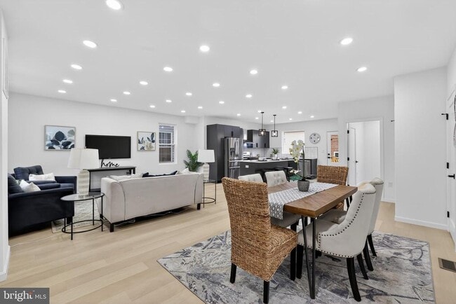 Photo - 2932 Yost Pl NE